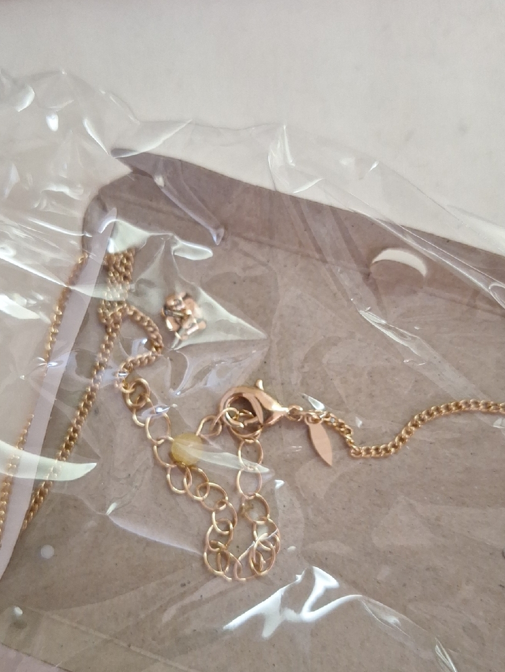 Avon Red Festive Facets Necklace and Earring Set - Picture 4 of 12